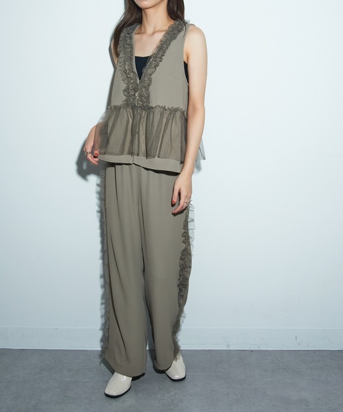 MAISON BREEZE reveur（メゾンブリーズレヴール）の「【MAISON BREEZE reveur】チュールレイヤードジレベスト trc（ベスト・レディース・グレー/チャコールグレー/ブラック・FREE）」の9枚目の写真