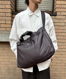 MAISON CLUB（メゾンクラブ）の「【MAISON CLUB】ナイロンエアーショルダーバッグ　/　A4収納可能　メッセンジャーバッグ　軽量　ソフトバッグ　中綿（ショルダーバッグ・メンズ）」