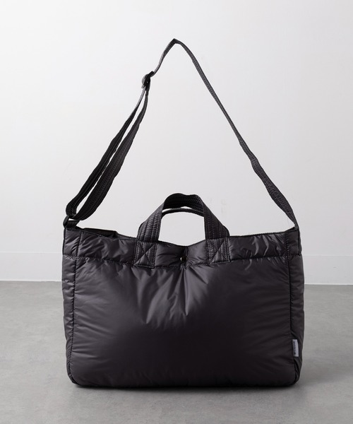 MAISON CLUB（メゾンクラブ）の「【MAISON CLUB】ナイロンエアーショルダーバッグ　/　A4収納可能　メッセンジャーバッグ　軽量　ソフトバッグ　中綿（ショルダーバッグ・レディース・ネイビー/グレー/ブラック・FREE）」の6枚目の写真