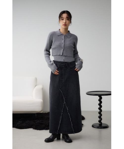 AZUL by moussy(アズールバイマウジー)の「AZUL DENIM クロスウエストデニムスカート(デニムスカート・レディース・ブルー/ブラック・SMALL/MEDIUM)」の4枚目の写真