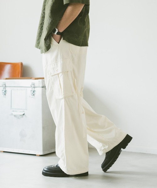 RAGEBLUE（レイジブルー）の「ヴィンテージライク/バックサテンカーゴパンツ（カーゴパンツ・メンズ・ホワイト/ブラック/カーキ/ブラック系その他/ホワイト系その他/グリーン系その他・LARGE/MEDIUM/SMALL）」の2枚目の写真