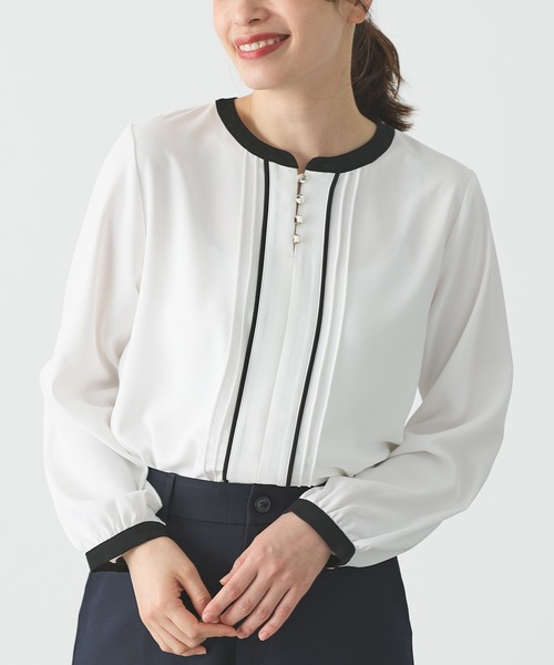 Honeys（ハニーズ）の「配色ピンタックブラウス（シャツ/ブラウス・レディース・グレイッシュブルー/ホワイト/ミント/ネイビー・S/M/LL/L/3L）」の2枚目の写真