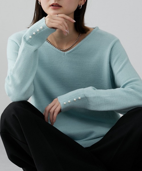 nissen（ニッセン）の「ふわもちカシミアタッチ　袖パール風ボタン付ニット（ニット/セーター・レディース・ピンク/ミント/ベージュ/ブラック/グレー・LL/L/M/S）」の5枚目の写真