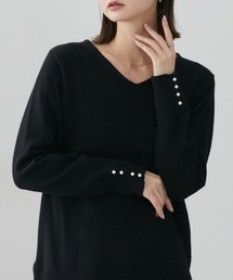 ふわもちカシミアタッチ 袖パール風ボタン付ニット