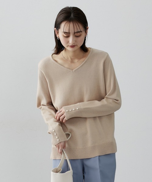 nissen（ニッセン）の「ふわもちカシミアタッチ　袖パール風ボタン付ニット（ニット/セーター・レディース・ピンク/ミント/ベージュ/ブラック/グレー・LL/L/M/S）」の8枚目の写真