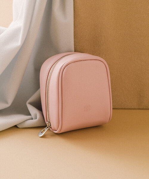 Kastane（カスタネ）の「【Kolors like you】multi pouch（ポーチ・レディース・ブラック/ベビーピンク/シルバー・FREE）」の3枚目の写真