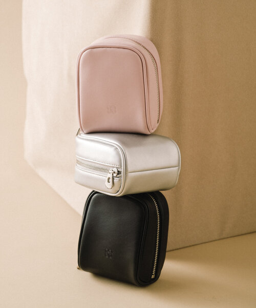 Kastane（カスタネ）の「【Kolors like you】multi pouch（ポーチ・レディース・ブラック/ベビーピンク/シルバー・FREE）」の5枚目の写真