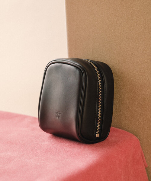 Kastane（カスタネ）の「【Kolors like you】multi pouch（ポーチ・レディース・ブラック/ベビーピンク/シルバー・FREE）」の7枚目の写真