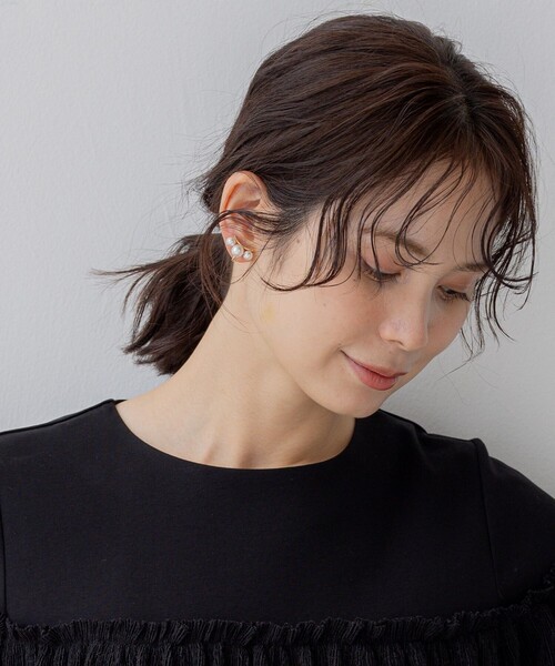 組曲(クミキョク)の「スリーフェイクパールイヤリング(イヤリング・レディース・ゴールド系・F)」の5枚目の写真