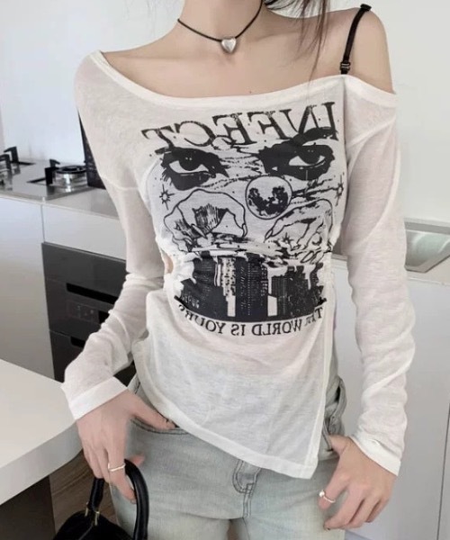 lilful（リルフル）の「ロゴプリント サイドスリット肌見せコンパクトロンT（Tシャツ/カットソー・レディース・ホワイト/ブラック・L/M）」の4枚目の写真