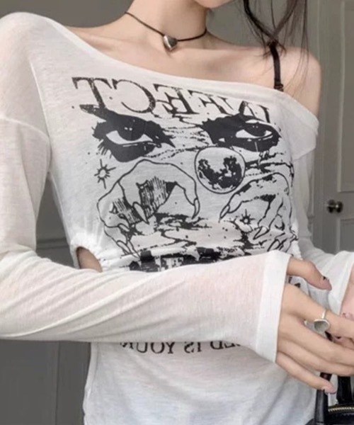 lilful（リルフル）の「ロゴプリント サイドスリット肌見せコンパクトロンT（Tシャツ/カットソー・レディース・ホワイト/ブラック・L/M）」の7枚目の写真