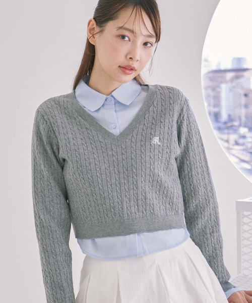 archives(アルシーヴ)の「Vネックケーブルニット×シャツSET(アンサンブル・レディース・グレー/ブルー/ベージュ・MEDIUM)」の2枚目の写真
