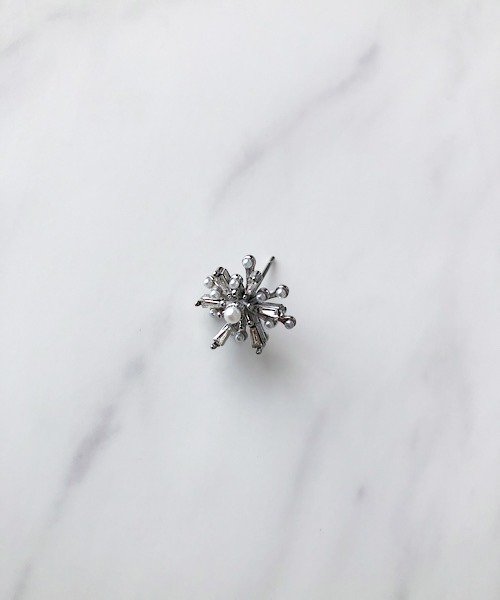 TIMELESS&THREE(タイムレスアンドスリー)の「スターシャワーパールモチーフピアス(ピアス(両耳用)・レディース・シルバー/ゴールド・FREE)」の8枚目の写真