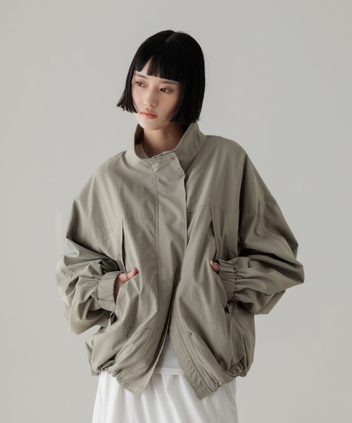 LOWRYS FARM（ローリーズファーム）の「ボリュームショートモンスターコート　288194（ナイロンジャケット・レディース・ブラック/アイボリー/ブルー/グレー・FREE）」の3枚目の写真