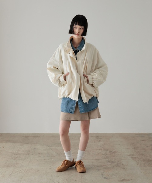 LOWRYS FARM（ローリーズファーム）の「ボリュームショートモンスターコート　288194（ナイロンジャケット・レディース・ブラック/アイボリー/ブルー/グレー・FREE）」の12枚目の写真