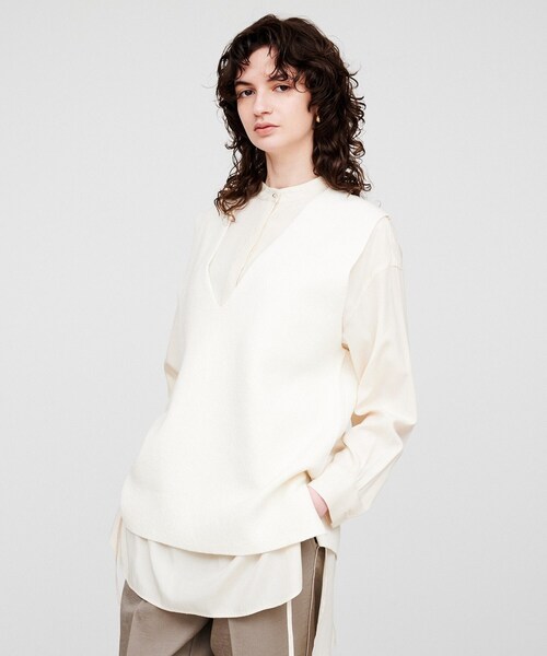 cloenc（クロエンス）の「【手洗い可】Vネックニットベスト（ベスト・レディース・オフホワイト/ブラック系8・02）」の2枚目の写真