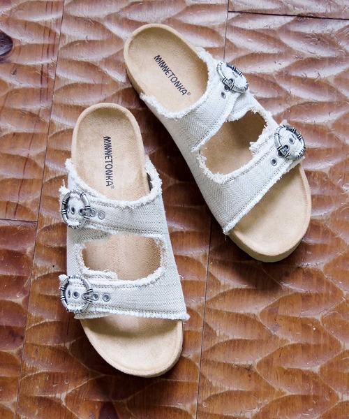 Minnetonka(ミネトンカ)の「MINNETONKA ミネトンカ / ベルトサンダル GEORGINE(サンダル・レディース・ベージュ/ブルー・6/7/8/9/5)」の1枚目の写真