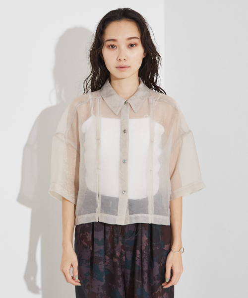 NOMINE(ノミネ)の「ハーフスリーブ シアー シャツ(シャツ/ブラウス・レディース・グレイッシュベージュ/エメラルド/ブラック/エンジ/ブラック系その他/ブラウン系その他/ピンク/ライトグレー・フリー)」の21枚目の写真