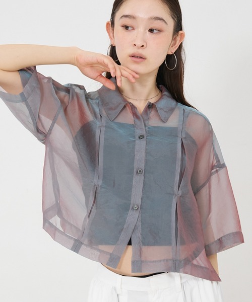 NOMINE(ノミネ)の「ハーフスリーブ シアー シャツ(シャツ/ブラウス・レディース・グレイッシュベージュ/エメラルド/ブラック/エンジ/ブラック系その他/ブラウン系その他/ピンク/ライトグレー・フリー)」の4枚目の写真