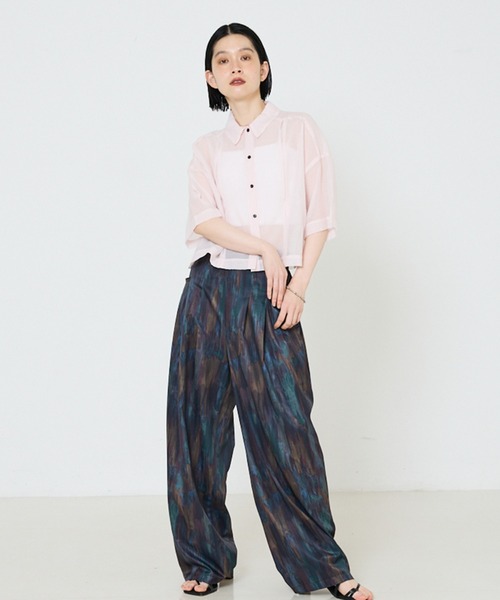 NOMINE(ノミネ)の「ハーフスリーブ シアー シャツ(シャツ/ブラウス・レディース・グレイッシュベージュ/エメラルド/ブラック/エンジ/ブラック系その他/ブラウン系その他/ピンク/ライトグレー・フリー)」の16枚目の写真