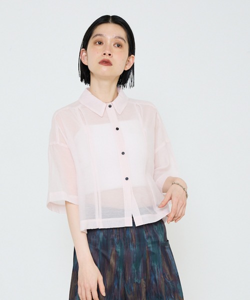 NOMINE(ノミネ)の「ハーフスリーブ シアー シャツ(シャツ/ブラウス・レディース・グレイッシュベージュ/エメラルド/ブラック/エンジ/ブラック系その他/ブラウン系その他/ピンク/ライトグレー・フリー)」の18枚目の写真
