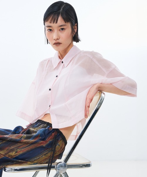 NOMINE(ノミネ)の「ハーフスリーブ シアー シャツ(シャツ/ブラウス・レディース・グレイッシュベージュ/エメラルド/ブラック/エンジ/ブラック系その他/ブラウン系その他/ピンク/ライトグレー・フリー)」の12枚目の写真