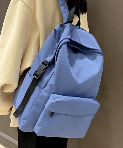 florist（フローリスト）の「【2サイズ展開】【軽量・撥水加工】フラップガード付シンプルナイロンリュック/デイパック（バックパック/リュック・レディース・ブルー系1/イエロー系1/グリーン系2/ブラック系1/グレー系1/グレー系2/ブラック系2/ブルー系2/イエロー系2/グリーン系1・M/S）」の8枚目の写真