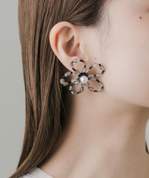 ソワリー　ピアス　フラワーモチーフ　新品 Swarovski フラワーモチーフ ピアス