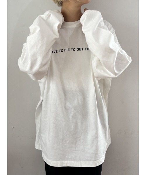 Day and Grade（デイアンドグレイド）の「【メッセージロゴ】オーバーサイズ ロングスリーブTシャツ / ビッグシルエット ロンT / ユニセックス（Tシャツ/カットソー・レディース・オフホワイト・FREE）」の2枚目の写真
