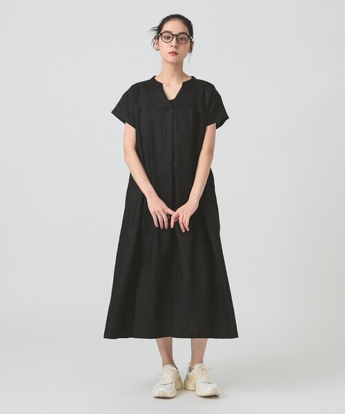 Ray BEAMS（レイビームス）の「リネン タック キーネック ワンピース [手洗い可]（ワンピース・レディース・ブラック/ブルー/レッド・ONE SIZE）」の4枚目の写真