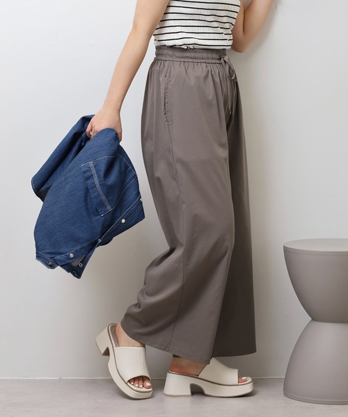 atONE(アットワン)の「ライトクールストレッチワイドパンツ(その他パンツ・レディース・ブラック/チャコール・M/L)」の11枚目の写真