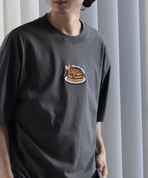 Tom＆Jerry（トムアンドジェリー）の「【Tom & Jerry/トム & ジェリー】ミニサガラ刺繍ハーフスリーブTシャツ（Tシャツ/カットソー・メンズ・オフホワイト/グレイッシュベージュ/ブルーグレー/スミクロ・M/L/LL）」の3枚目の写真