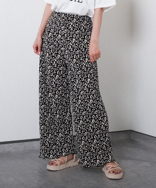 libelle more（リベル モア）の「<美脚>セミワイドパンツ プリーツパンツ【ヒョウ柄】（その他パンツ・レディース・ホワイト×ブラック/ブラック×ホワイト・M/L）」の2枚目の写真