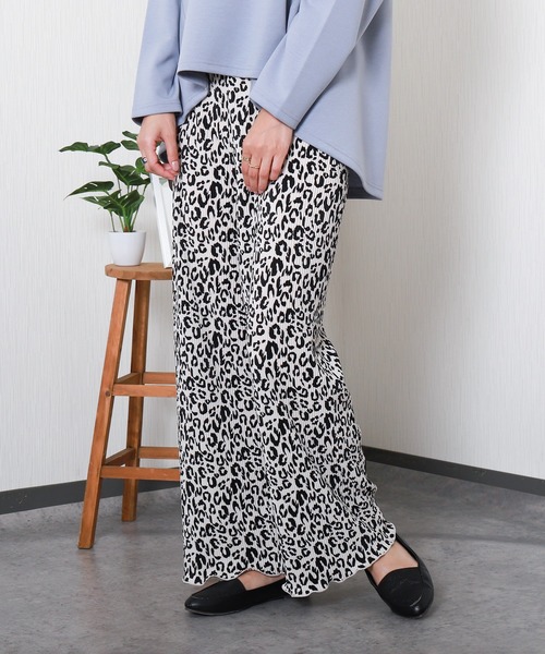 libelle more（リベル モア）の「<美脚>セミワイドパンツ プリーツパンツ【ヒョウ柄】（その他パンツ・レディース・ホワイト×ブラック/ブラック×ホワイト・M/L）」の13枚目の写真