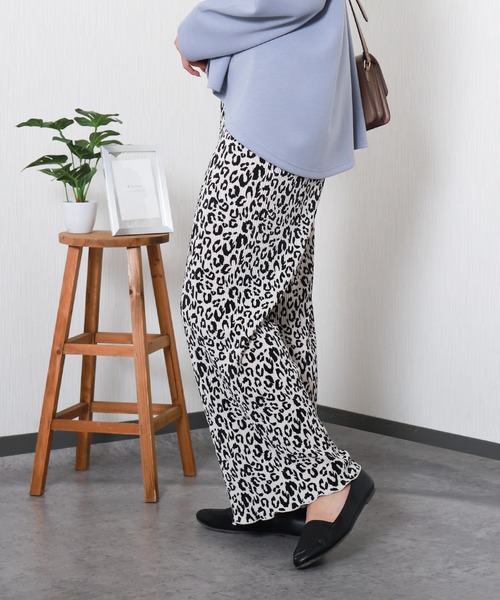 libelle more（リベル モア）の「<美脚>セミワイドパンツ プリーツパンツ【ヒョウ柄】（その他パンツ・レディース・ホワイト×ブラック/ブラック×ホワイト・M/L）」の12枚目の写真