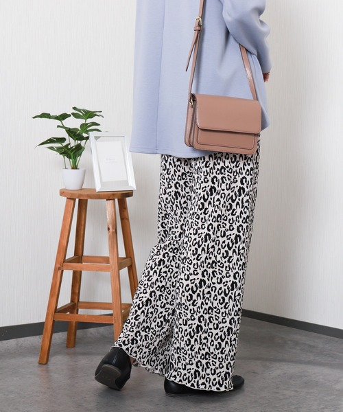 libelle more（リベル モア）の「<美脚>セミワイドパンツ プリーツパンツ【ヒョウ柄】（その他パンツ・レディース・ホワイト×ブラック/ブラック×ホワイト・M/L）」の8枚目の写真