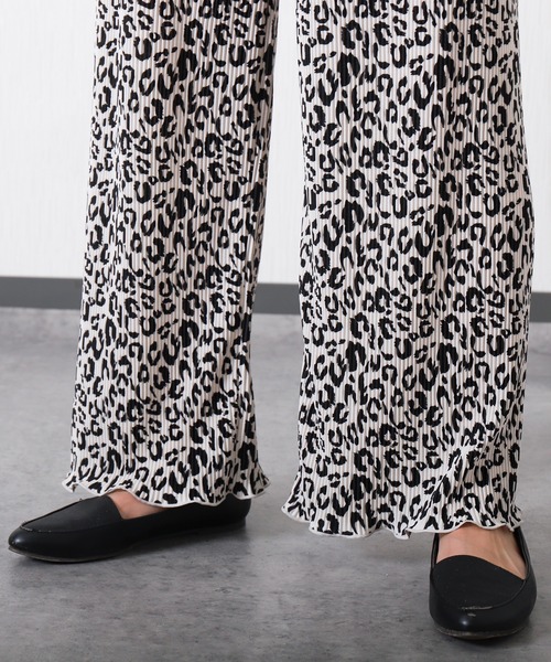 libelle more（リベル モア）の「<美脚>セミワイドパンツ プリーツパンツ【ヒョウ柄】（その他パンツ・レディース・ホワイト×ブラック/ブラック×ホワイト・M/L）」の6枚目の写真