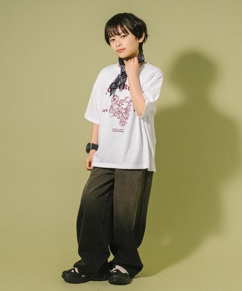 URBAN CHERRY(アーバンチェリー)の「【POLAROAD/ポーラロード】ステッチフラワーロゴオーバーサイズTシャツ(Tシャツ/カットソー・キッズ・ブラック/グリーン/ホワイト・150cm/140cm/120cm/160cm/130cm)」の14枚目の写真