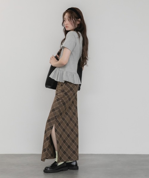 HEILIS(ヘイリス)の「裾フリル半袖ペプラムカットソー / フリルトップス ロンT ロングtシャツ 韓国 ガーリー バレエコア ブロケットコア スポーツミックス フレンチシック 半袖 春服 夏服 クルーネック Tシャツ カジュアル レイヤード ブラック アイボリー オフホワイト グレー(Tシャツ/カットソー・レディース・アイボリー/ブラック/グレー・FREE)」の17枚目の写真
