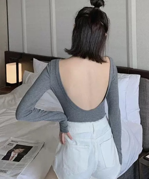 ampm(エーエムピーエム)の「バックオープントップス/背中開き(Tシャツ/カットソー・レディース・グレー/ホワイト/ブラック・S/M/L)」の7枚目の写真