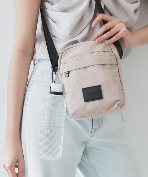 OPAQUE.CLIP（オペークドットクリップ）の「【ペットボトルショルダー付き】軽量ミニショルダーバッグ（ショルダーバッグ・レディース・ブラック/ベージュ/グレー・00）」の4枚目の写真