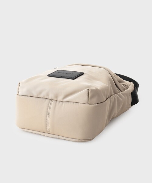 OPAQUE.CLIP（オペークドットクリップ）の「【ペットボトルショルダー付き】軽量ミニショルダーバッグ（ショルダーバッグ・レディース・ブラック/ベージュ/グレー・00）」の17枚目の写真