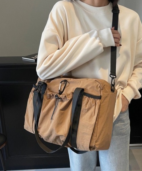 Teem Store(チームストア)の「【2WAY】アウトポケット大容量ナイロンボストントラベルジムバッグ(ボストンバッグ・レディース・ホワイト/ブラック/ブラウン/カーキ/ピンク・F)」の11枚目の写真