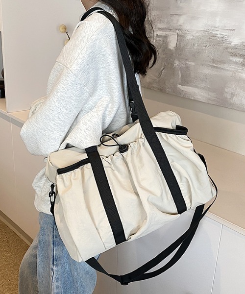 Teem Store(チームストア)の「【2WAY】アウトポケット大容量ナイロンボストントラベルジムバッグ(ボストンバッグ・レディース・ホワイト/ブラック/ブラウン/カーキ/ピンク・F)」の6枚目の写真