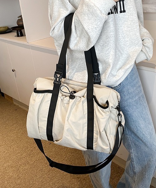 Teem Store(チームストア)の「【2WAY】アウトポケット大容量ナイロンボストントラベルジムバッグ(ボストンバッグ・レディース・ホワイト/ブラック/ブラウン/カーキ/ピンク・F)」の7枚目の写真