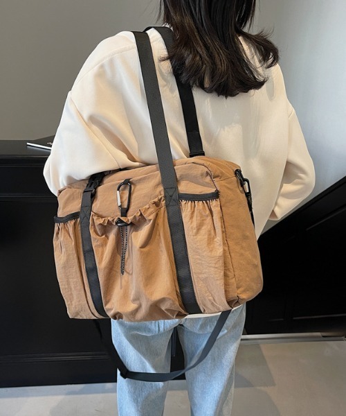 Teem Store(チームストア)の「【2WAY】アウトポケット大容量ナイロンボストントラベルジムバッグ(ボストンバッグ・レディース・ホワイト/ブラック/ブラウン/カーキ/ピンク・F)」の12枚目の写真