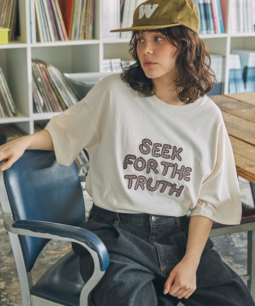 MONO-MART LADY'S（モノマートレディース）の「メッセージ ロゴ アップリケ刺繍 Tシャツ（Tシャツ/カットソー・レディース・アイボリー/ネイビー・FREE）」の21枚目の写真