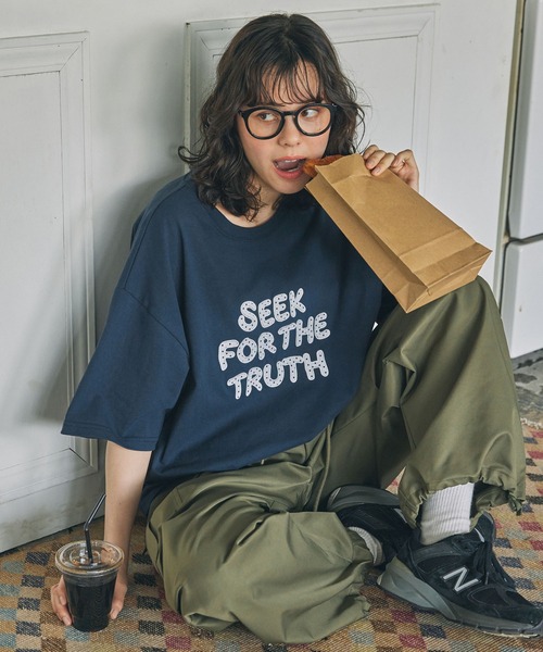 MONO-MART LADY'S（モノマートレディース）の「メッセージ ロゴ アップリケ刺繍 Tシャツ（Tシャツ/カットソー・レディース・アイボリー/ネイビー・FREE）」の3枚目の写真
