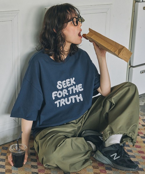 MONO-MART LADY'S（モノマートレディース）の「メッセージ ロゴ アップリケ刺繍 Tシャツ（Tシャツ/カットソー・レディース・アイボリー/ネイビー・FREE）」の4枚目の写真