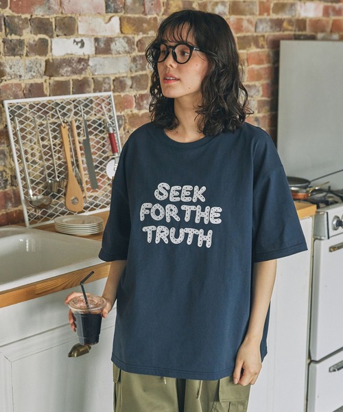MONO-MART LADY'S（モノマートレディース）の「メッセージ ロゴ アップリケ刺繍 Tシャツ（Tシャツ/カットソー・レディース・アイボリー/ネイビー・FREE）」の7枚目の写真